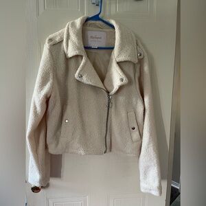 (2/10$) Women’s XL fuzzy cropped white jacket